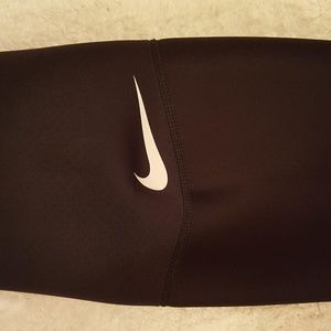 SOLD...Nike Pro Closed-Patella Knee Sleeve